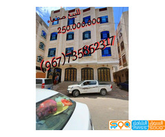 للبيع عمارة تجارية عملاقة المـــوقـع / صنعاء - شارع مأرب - درجة ثانية من الشارع الرئيسي - صورة 1